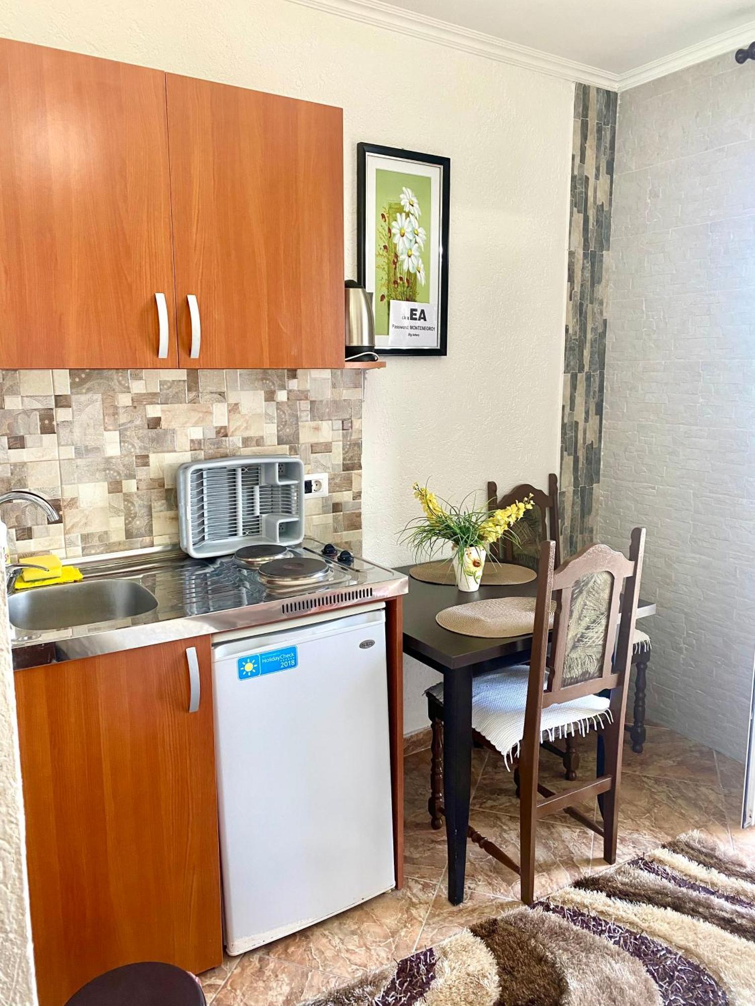 Apartments Zuto Улцин Екстериор снимка