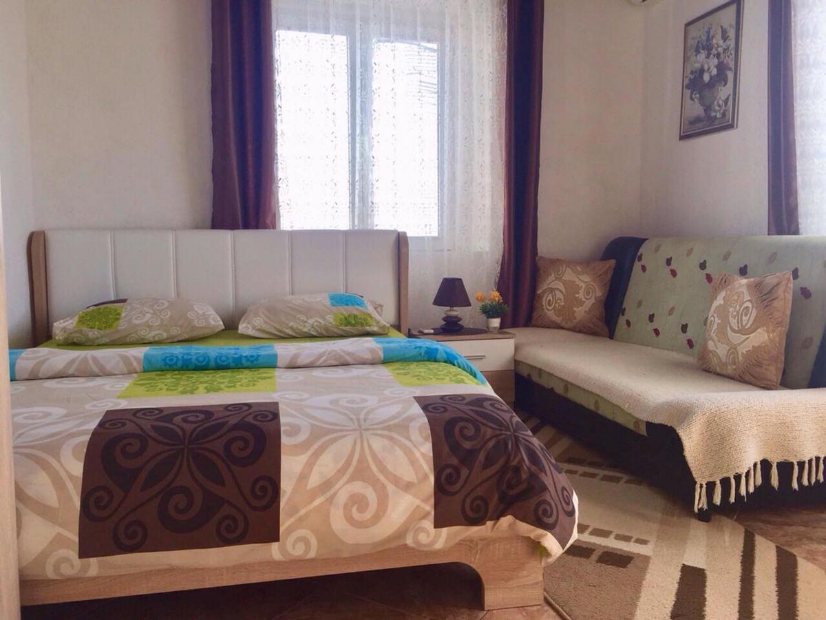 Apartments Zuto Улцин Екстериор снимка