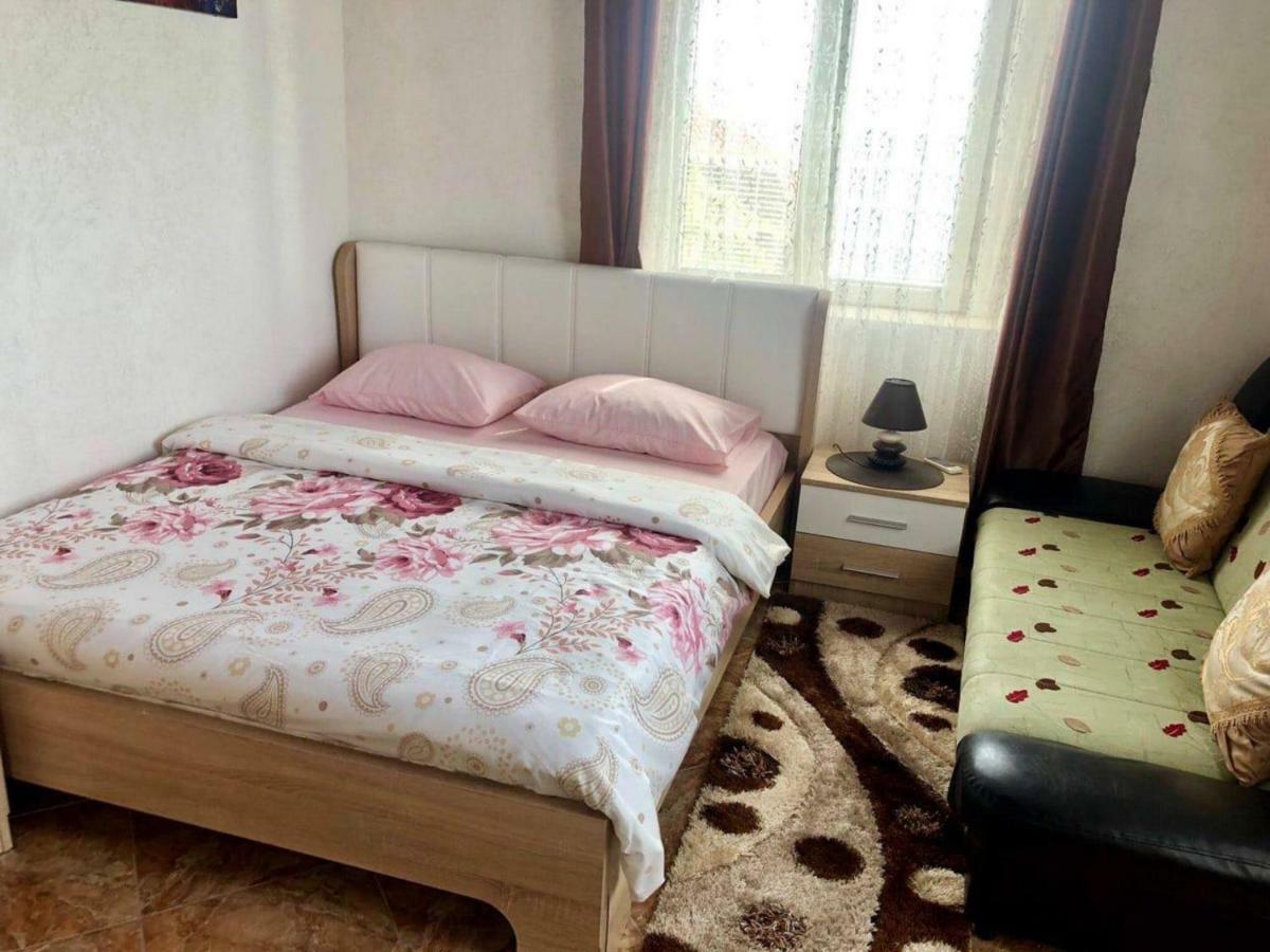 Apartments Zuto Улцин Екстериор снимка
