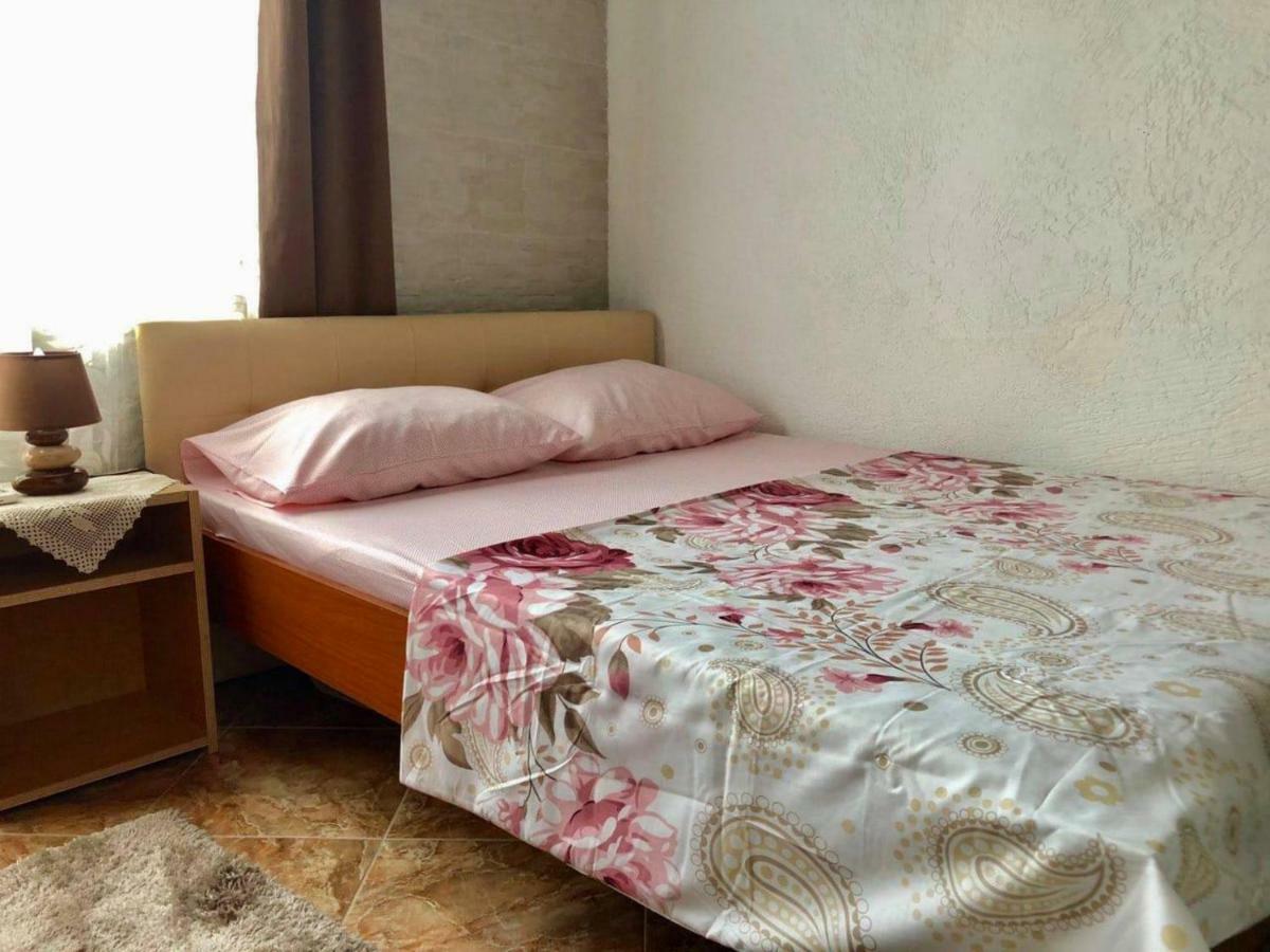 Apartments Zuto Улцин Екстериор снимка