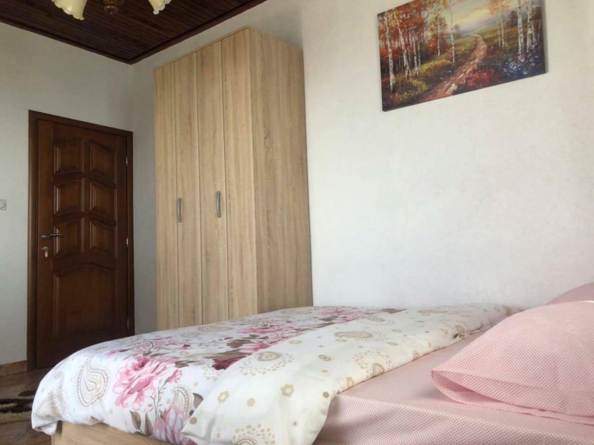 Apartments Zuto Улцин Екстериор снимка