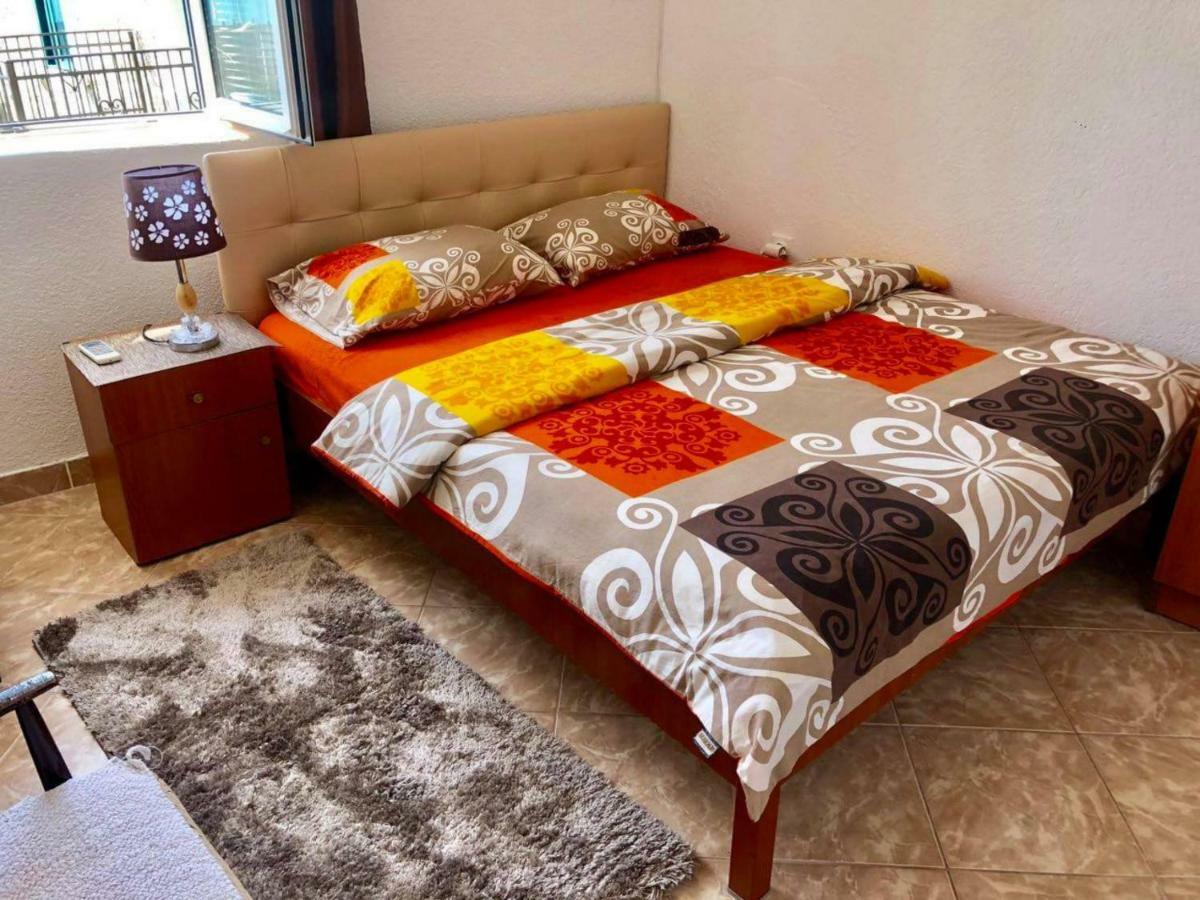 Apartments Zuto Улцин Екстериор снимка